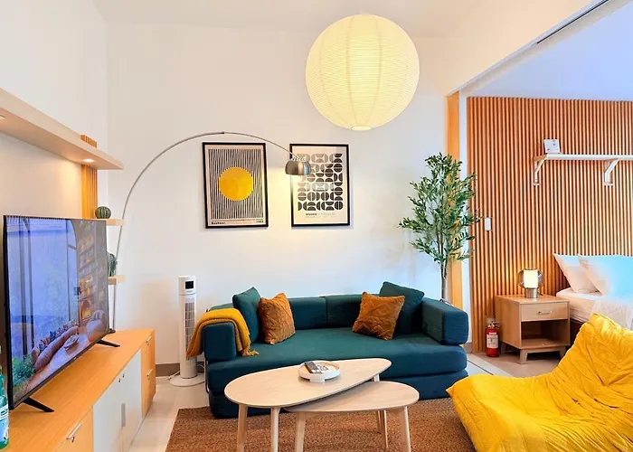 New! Spacious & Cozy Wifi 350mbps Uptown Bgc Backhome4 Manila