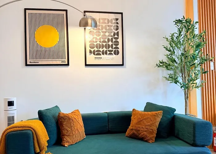 New! Spacious & Cozy Wifi 350mbps Uptown Bgc Backhome4