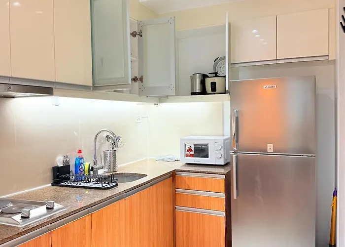 Apartment New! Spacious & Cozy Wifi 350mbps Uptown Bgc Backhome4