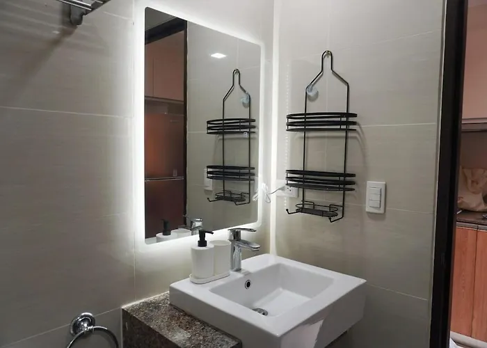 New! Spacious & Cozy Wifi 350mbps Uptown Bgc Backhome4 * Manila