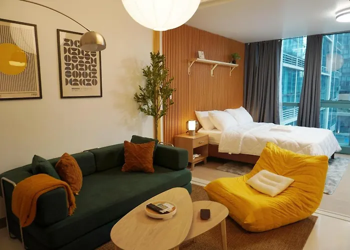 New! Spacious & Cozy Wifi 350mbps Uptown Bgc Backhome4 Apartment