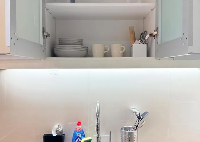 Apartment New! Spacious & Cozy Wifi 350mbps Uptown Bgc Backhome4 Manila