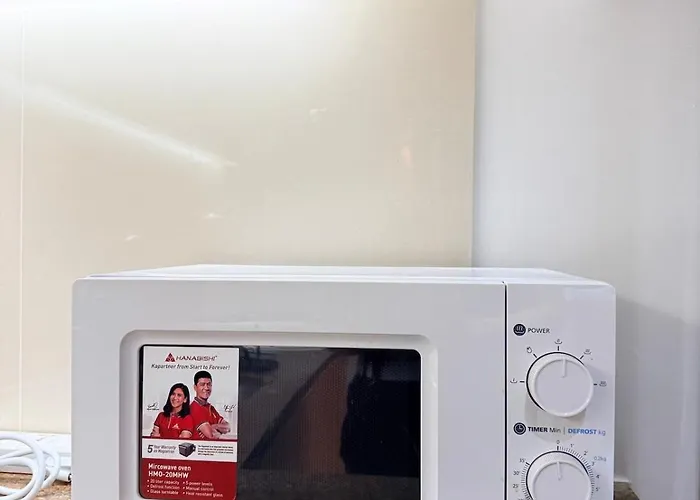 New! Spacious & Cozy Wifi 350mbps Uptown Bgc Backhome4 Apartment