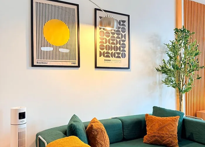 Apartment New! Spacious & Cozy Wifi 350mbps Uptown Bgc Backhome4 *