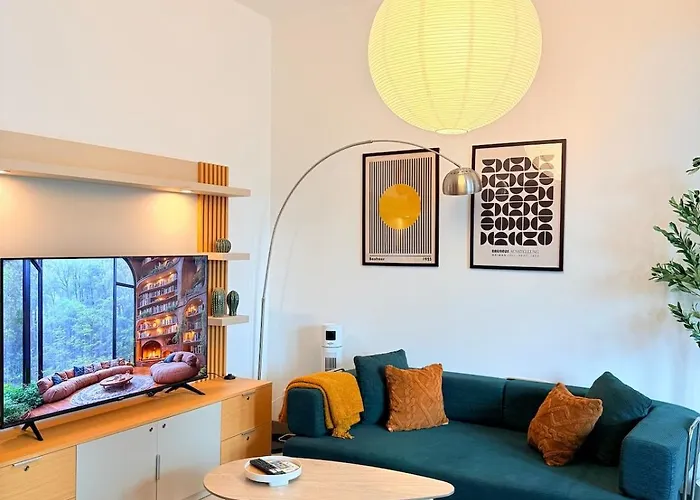 New! Spacious & Cozy Wifi 350mbps Uptown Bgc Backhome4 Apartment Manila