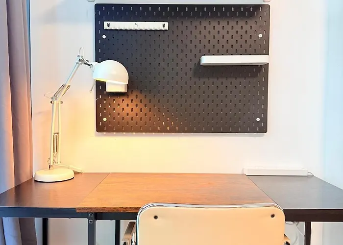 New! Spacious & Cozy Wifi 350mbps Uptown Bgc Backhome4 Apartment *