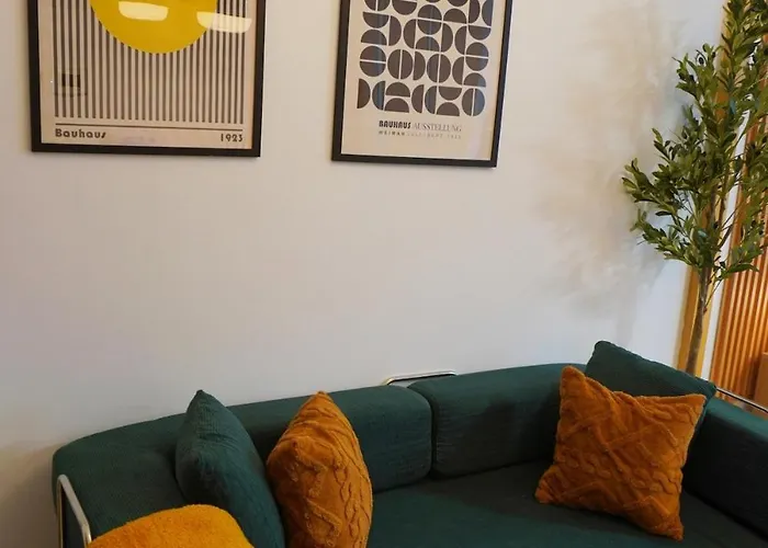 New! Spacious & Cozy Wifi 350mbps Uptown Bgc Backhome4 Apartment *