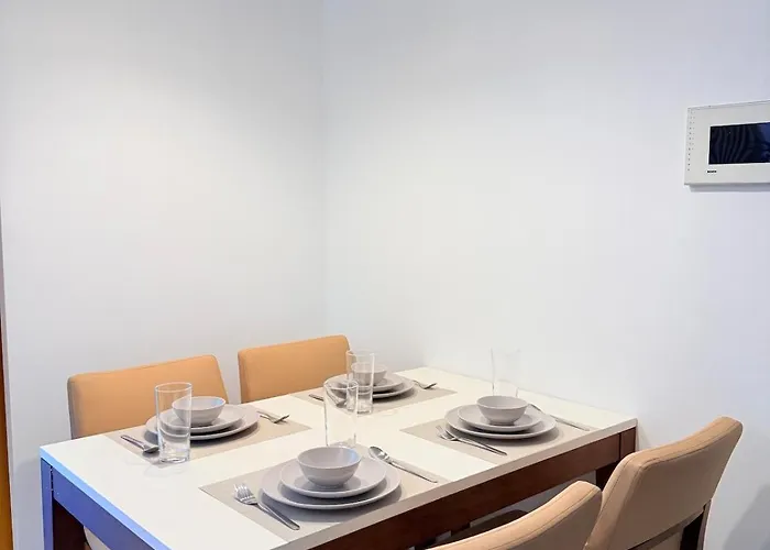 New! Spacious & Cozy Wifi 350mbps Uptown Bgc Backhome4 Apartment