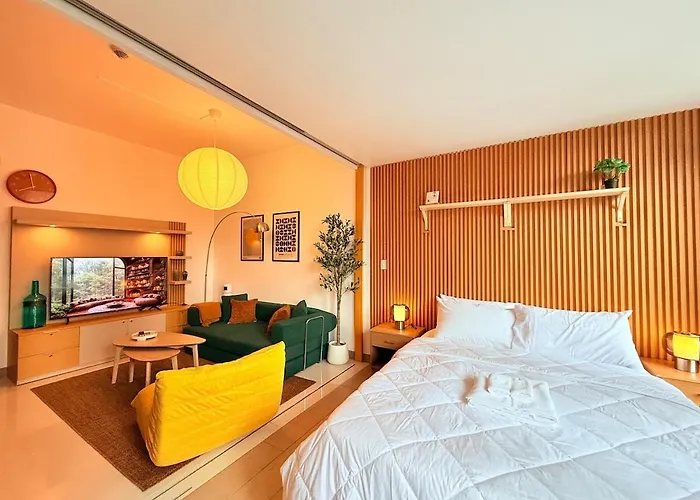 New! Spacious & Cozy Wifi 350mbps Uptown Bgc Backhome4 * Manila
