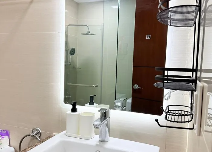 Apartment New! Spacious & Cozy Wifi 350mbps Uptown Bgc Backhome4