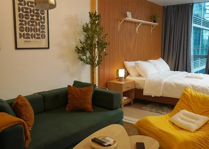 New! Spacious & Cozy Wifi 350mbps Uptown Bgc Backhome4 Apartment *