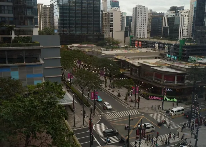 New! Spacious & Cozy Wifi 350mbps Uptown Bgc Backhome4 Apartment