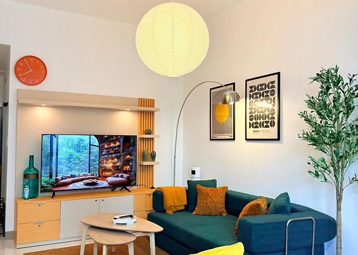 Apartment New! Spacious & Cozy Wifi 350mbps Uptown Bgc Backhome4