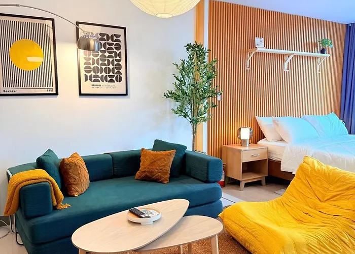 New! Spacious & Cozy Wifi 350mbps Uptown Bgc Backhome4 Manila