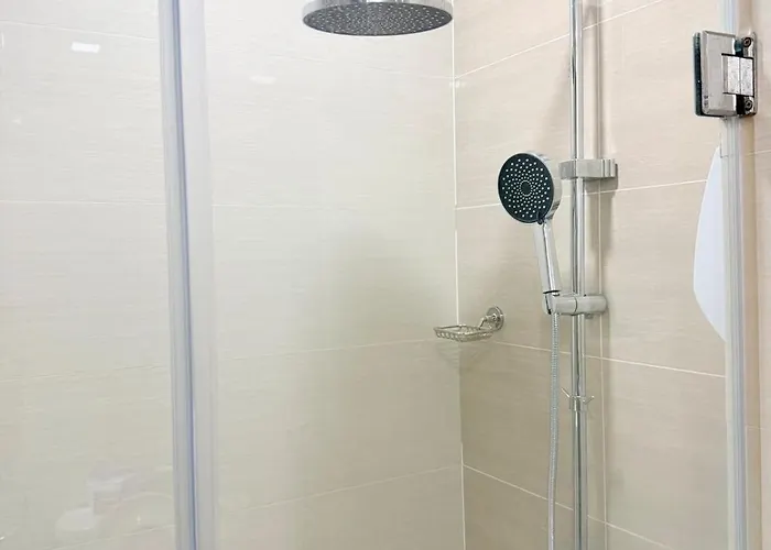New! Spacious & Cozy Wifi 350mbps Uptown Bgc Backhome4 * Manila