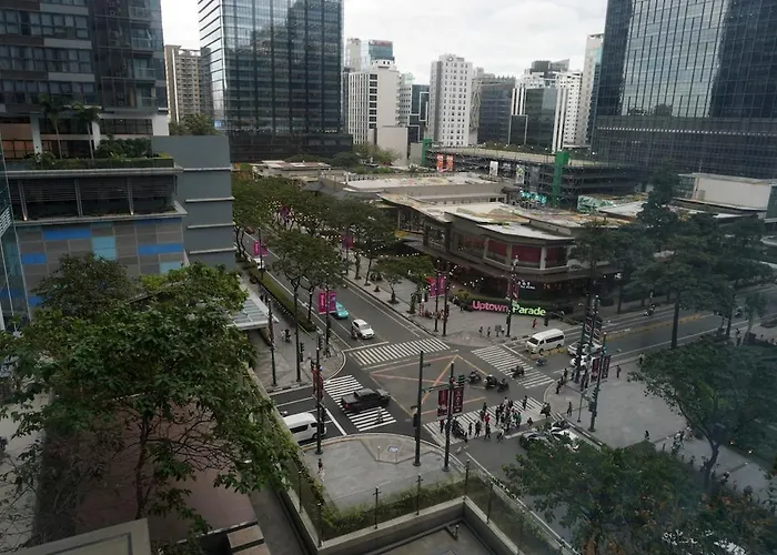 Apartment New! Spacious & Cozy Wifi 350mbps Uptown Bgc Backhome4