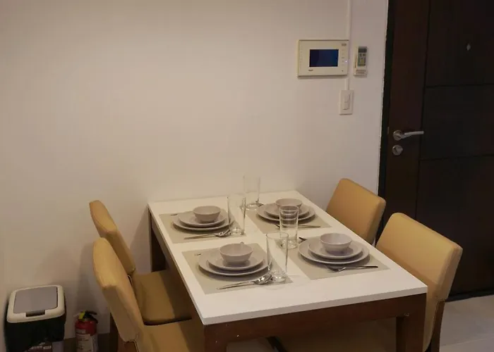 Apartment New! Spacious & Cozy Wifi 350mbps Uptown Bgc Backhome4 *