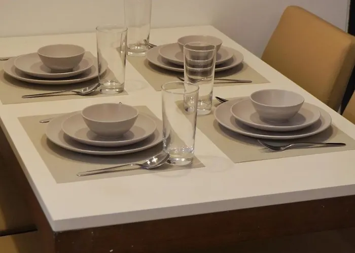 New! Spacious & Cozy Wifi 350mbps Uptown Bgc Backhome4 *